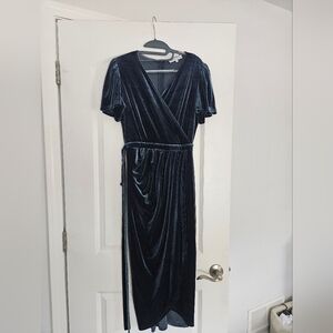 Midi velvet dress